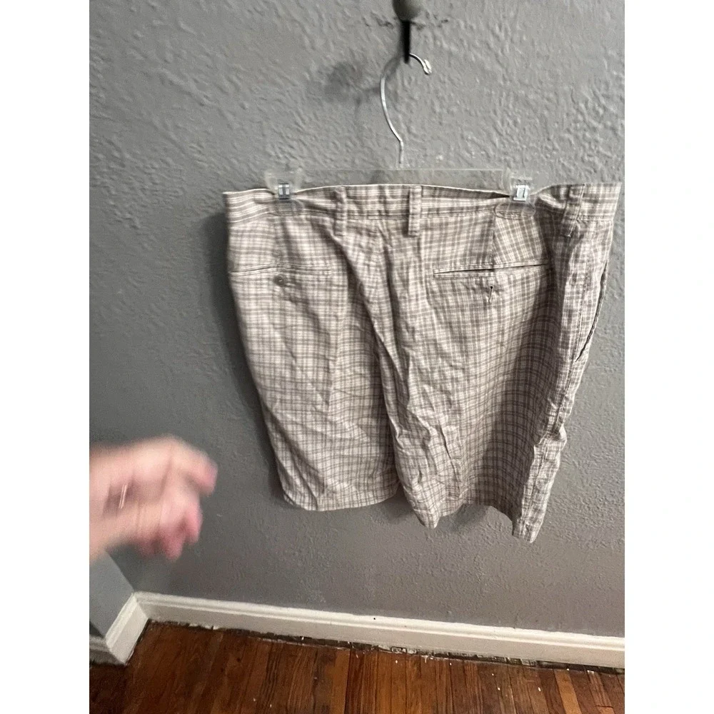 J Crew Gray White  Plaid Shorts Mens Size 34 Inseam 10.5 Inches